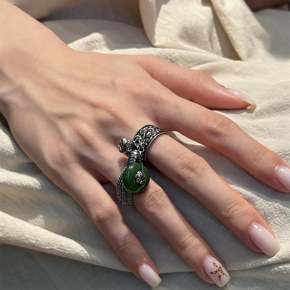 WJFH-ARTS 새로운 중국 스타일 빈티지 패턴 녹색 - Resin Art Ring Design 리뷰 및 가격